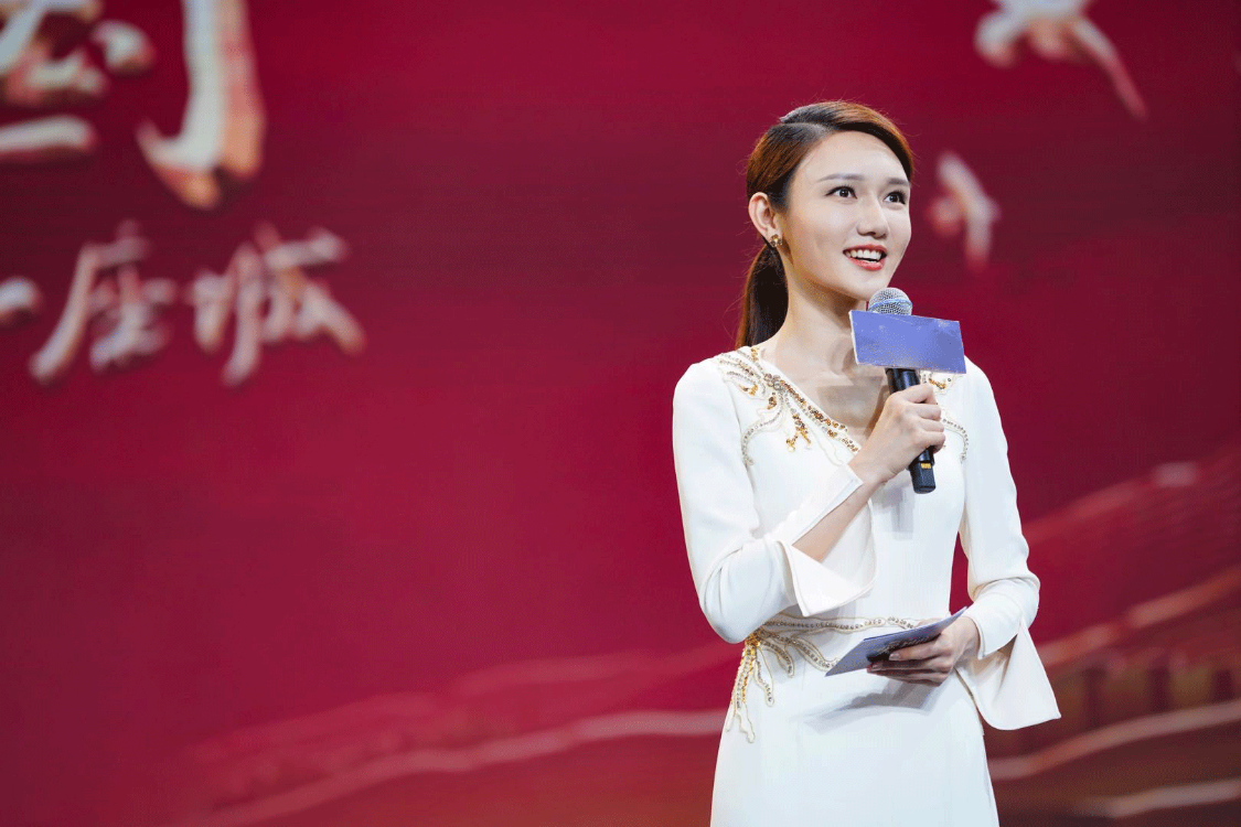 左琰梁婧缪以恒入列央视主持人左琰梁婧缪以恒入列央视主持人——新一代主持群的崛起