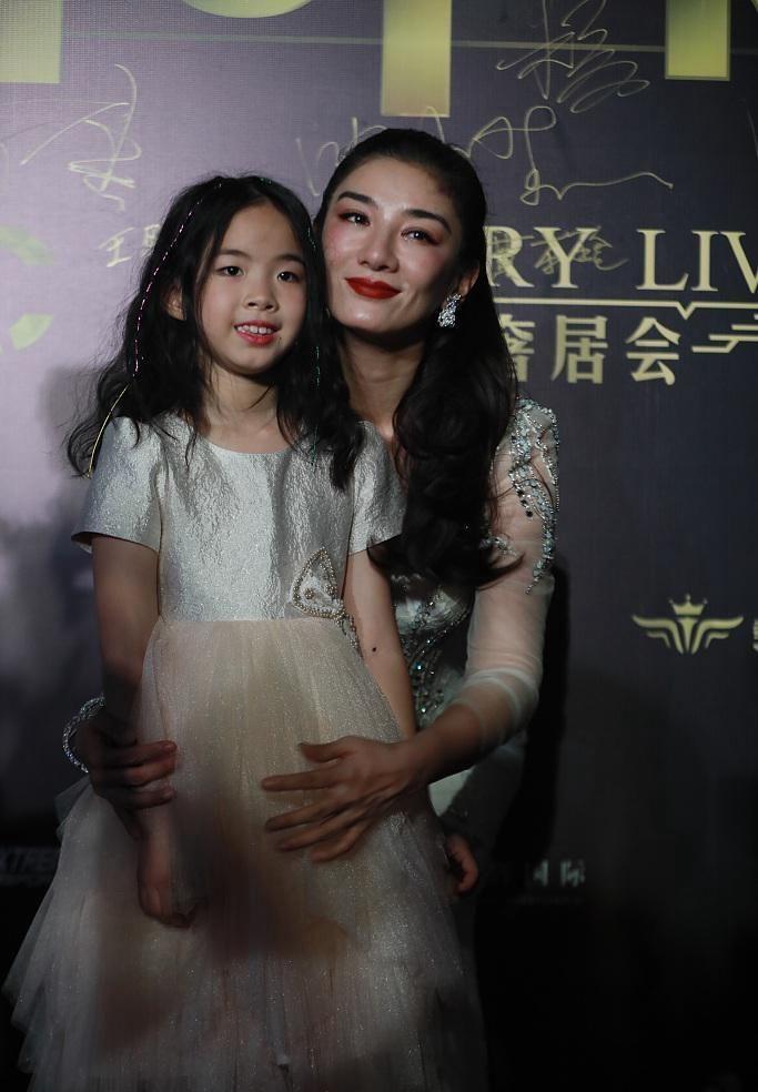 黄奕女儿新闻黄奕女儿新闻，聚焦热点话题，一探究竟